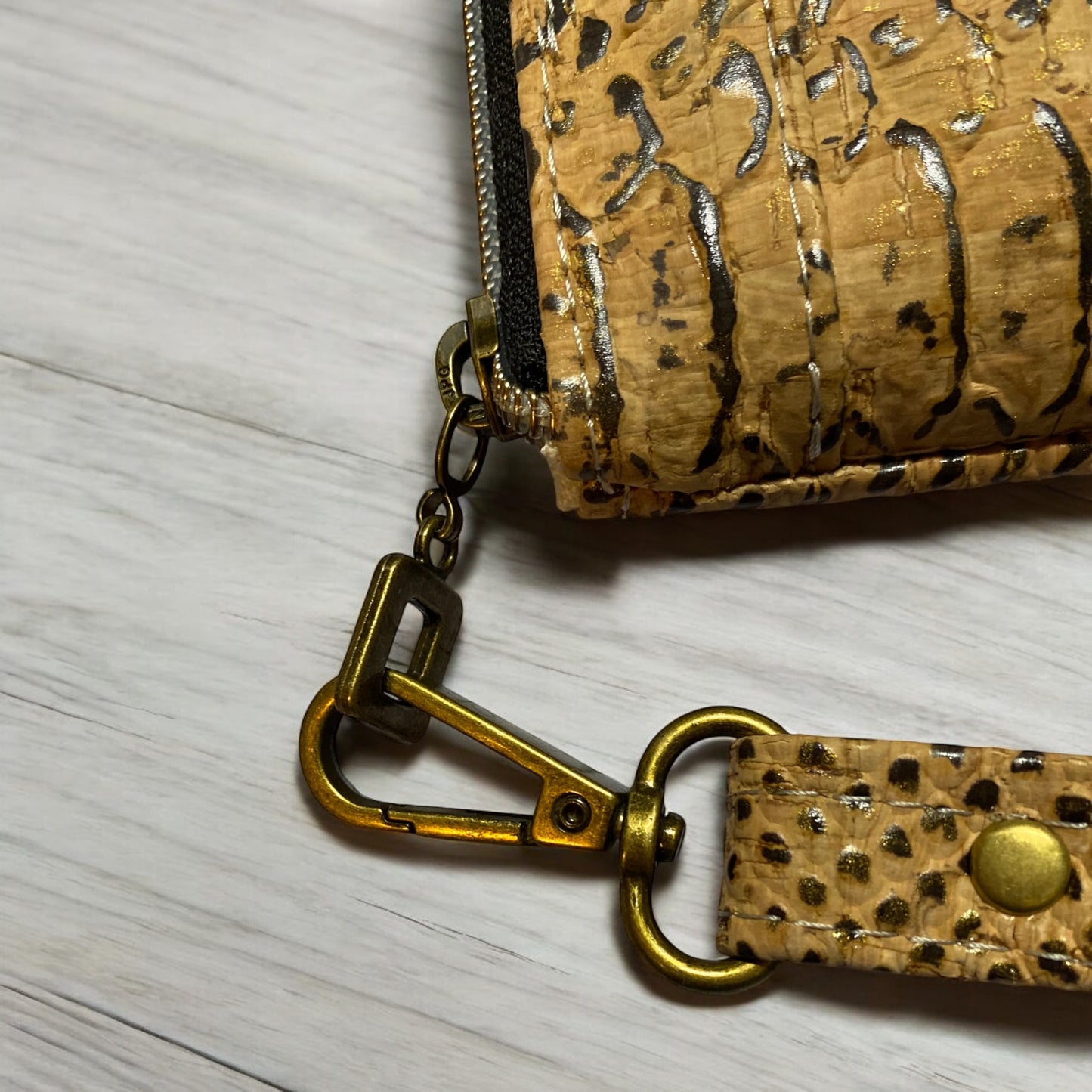 Alligator Cork Zippy Clutch